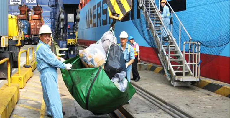 Our team working for garbage disposal